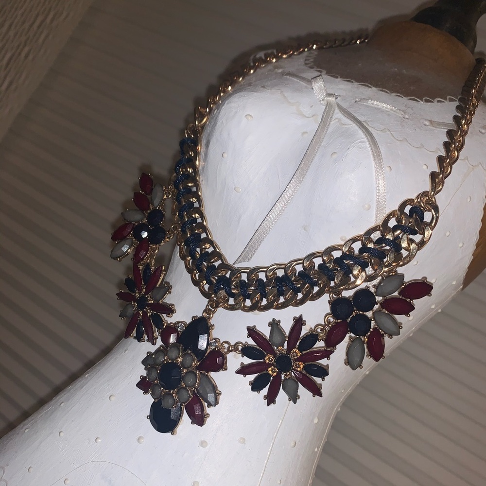 Statement Necklace Perfect Condition - image 2